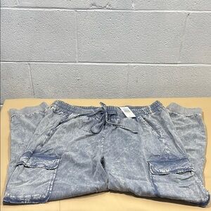 Torrid ladies Blue Cargo Jeans​​​​